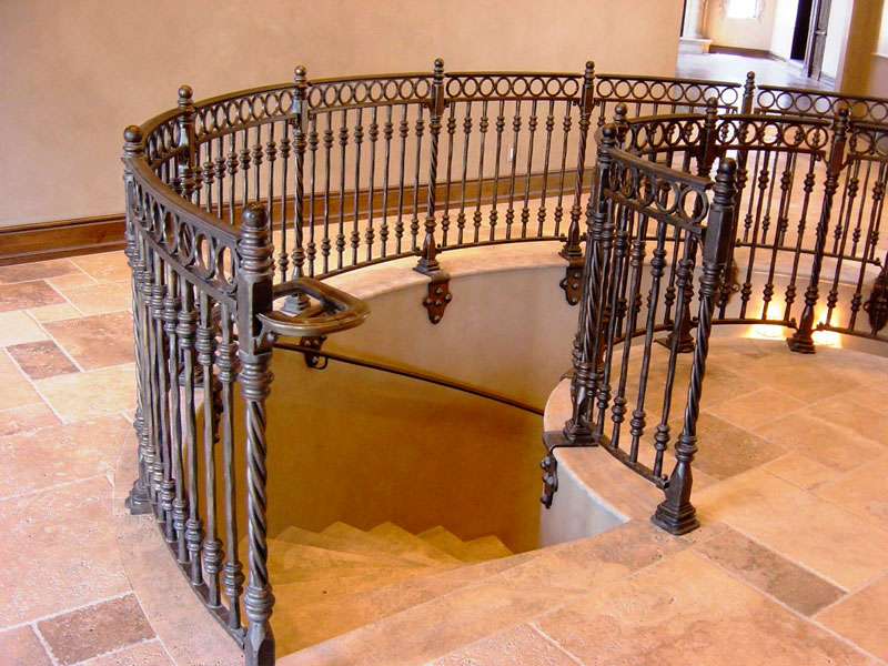 лестницы на второй этаж в частном доме в Санкт-Петербурге и Беларуси