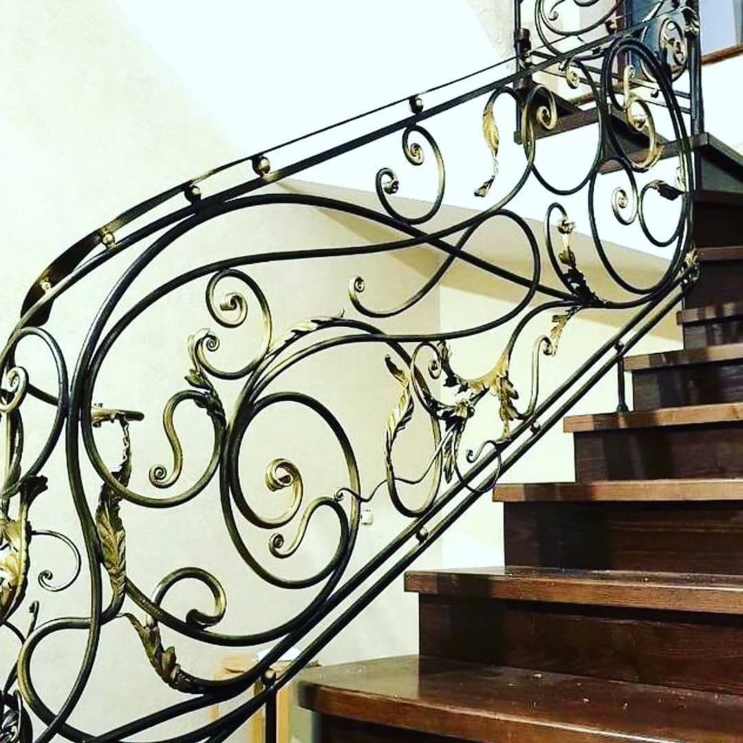 лестница на второй этаж на даче в Санкт-Петербурге и Беларуси